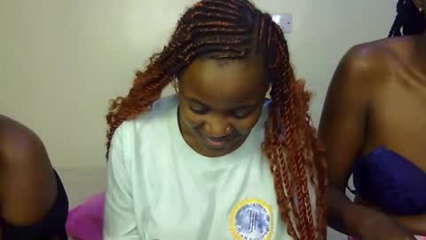 Snapshot of pearl_velvet chatting on December 21, 7:21 pm vel online show from December 21, 7:21 pm