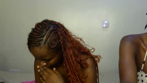 Snapshot of pearl_velvet chatting on December 22, 11:46 pm vel online show from December 22, 11:46 pm