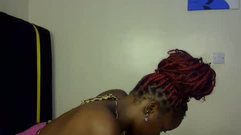 Snapshot of pearl_velvet chatting on February 8, 6:11 pm vel online show from February 8, 6:11 pm