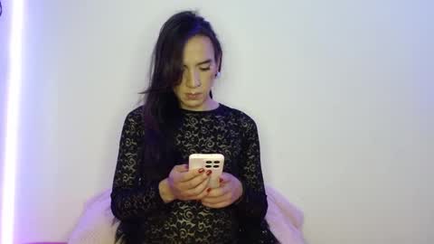 pearlatin online show from March 18, 8:45 pm