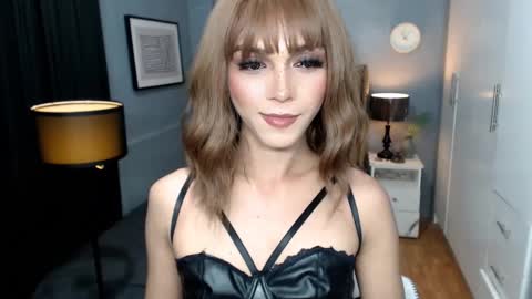 Snapshot of pearlmoore chatting on January 8, 3:07 pm Pearl online show from January 8, 3:07 pm