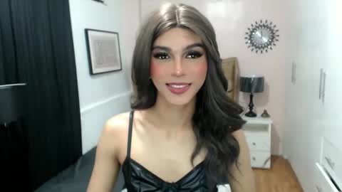 Snapshot of pearlmoore chatting on January 21, 7:04 am Pearl online show from January 21, 7:04 am