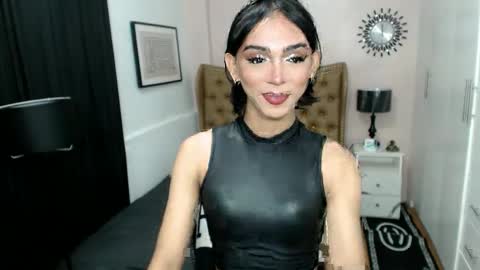 Snapshot of pearlmoore chatting on February 2, 3:17 pm Pearl online show from February 2, 3:17 pm