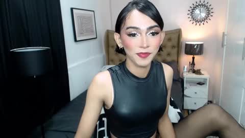 Snapshot of pearlmoore chatting on February 9, 3:12 pm Pearl online show from February 9, 3:12 pm