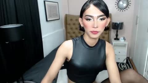 Snapshot of pearlmoore chatting on February 11, 12:48 pm Pearl online show from February 11, 12:48 pm