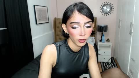 Snapshot of pearlmoore chatting on February 13, 1:40 am Pearl online show from February 13, 1:40 am