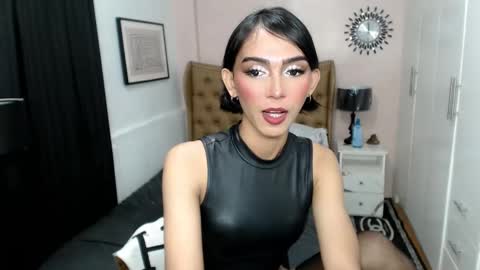 Snapshot of pearlmoore chatting on February 13, 4:43 am Pearl online show from February 13, 4:43 am