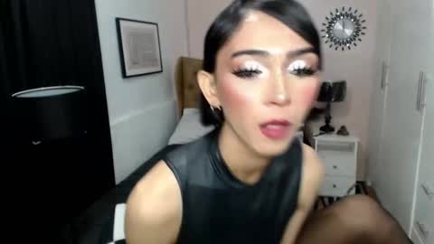 Snapshot of pearlmoore chatting on February 14, 2:50 am Pearl online show from February 14, 2:50 am