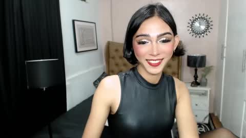 Snapshot of pearlmoore chatting on February 22, 3:01 am Pearl online show from February 22, 3:01 am