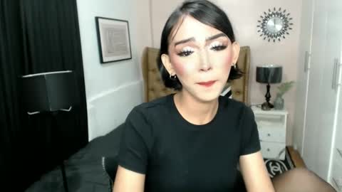 Snapshot of pearlmoore chatting on February 23, 2:57 pm Pearl online show from February 23, 2:57 pm