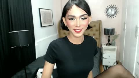 Snapshot of pearlmoore chatting on February 23, 6:01 pm Pearl online show from February 23, 6:01 pm