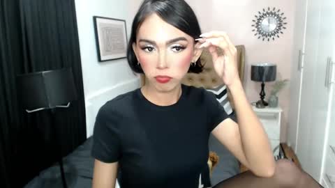 Snapshot of pearlmoore chatting on February 23, 9:05 pm Pearl online show from February 23, 9:05 pm