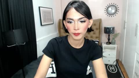 Snapshot of pearlmoore chatting on February 24, 8:38 am Pearl online show from February 24, 8:38 am