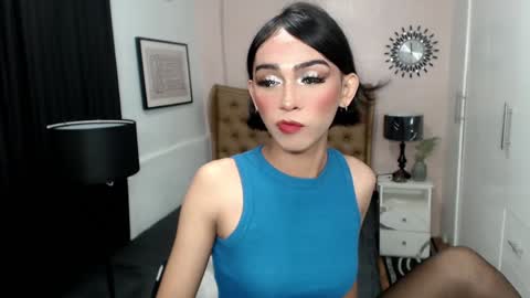 Snapshot of pearlmoore chatting on February 26, 12:49 am Pearl online show from February 26, 12:49 am