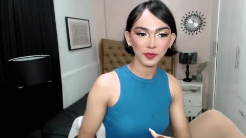 Snapshot of pearlmoore chatting on March 2, 9:32 pm Pearl online show from March 2, 9:32 pm