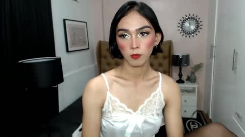 Snapshot of pearlmoore chatting on March 5, 8:54 am Pearl online show from March 5, 8:54 am