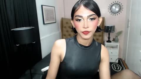 Snapshot of pearlmoore chatting on March 7, 2:04 am Pearl online show from March 7, 2:04 am