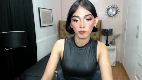 Snapshot of pearlmoore chatting on March 9, 7:56 am Pearl online show from March 9, 7:56 am