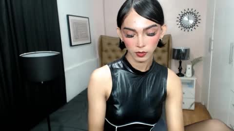 Snapshot of pearlmoore chatting on March 10, 5:43 am Pearl online show from March 10, 5:43 am