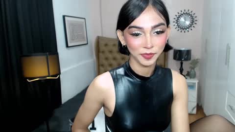 Snapshot of pearlmoore chatting on March 12, 10:50 pm Pearl online show from March 12, 10:50 pm