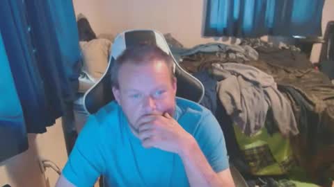 Snapshot of pecker40 chatting on December 1, 6:41 pm pecker40 online show from December 1, 6:41 pm