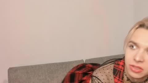 Snapshot of peggypierce chatting on December 6, 12:56 am Leo online show from December 6, 12:56 am