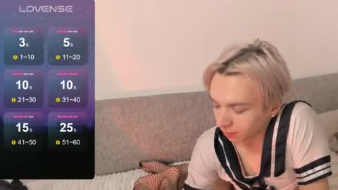 Snapshot of peggypierce chatting on December 6, 4:25 am Leo online show from December 6, 4:25 am