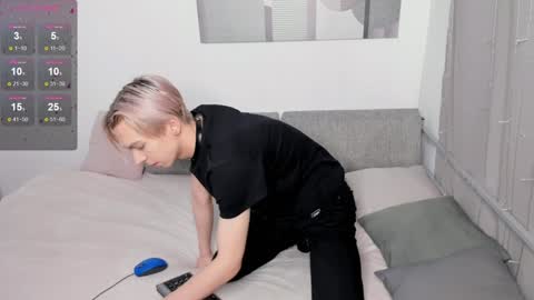 Snapshot of peggypierce chatting on December 15, 6:29 am Leo online show from December 15, 6:29 am