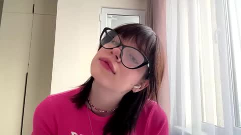 Lolly online show from December 4, 9:40 am