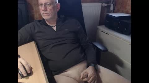 Pemue65 online show from December 15, 8:18 am