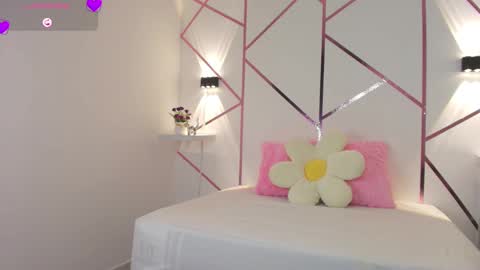 Snapshot of penelope22_ chatting on February 4, 10:43 am Nana online show from February 4, 10:43 am