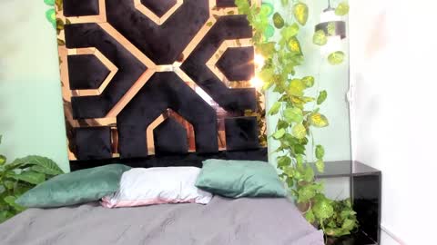 jazmin y kevin online show from April 11, 12:15 am