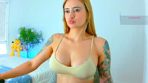 Snapshot of pennyy__ chatting on June 28, 1:17 pm Hi Im Penelope better vibrations 1111 online show from June 28, 1:17 pm