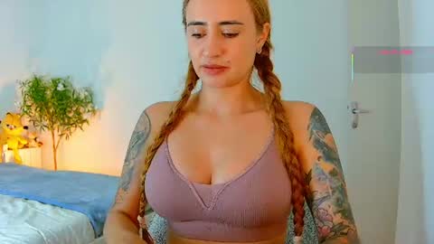 Snapshot of pennyy__ chatting on July 9, 10:14 pm Hi Im Penelope better vibrations 1111 online show from July 9, 10:14 pm
