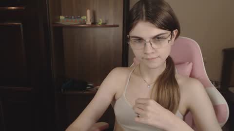 Snapshot of peralez_f chatting on December 2, 2:42 am Farida online show from December 2, 2:42 am