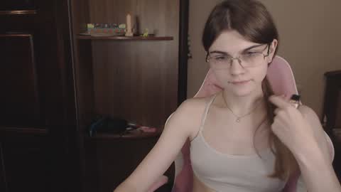 Snapshot of peralez_f chatting on December 3, 2:25 am Farida online show from December 3, 2:25 am