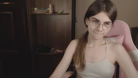 Snapshot of peralez_f chatting on December 7, 12:30 am Farida online show from December 7, 12:30 am