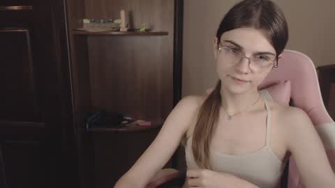 Snapshot of peralez_f chatting on December 9, 11:03 pm Farida online show from December 9, 11:03 pm