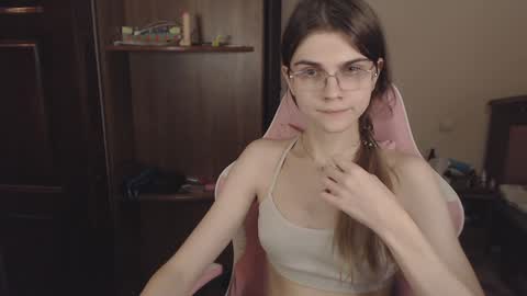 Snapshot of peralez_f chatting on December 19, 5:29 am Farida online show from December 19, 5:29 am