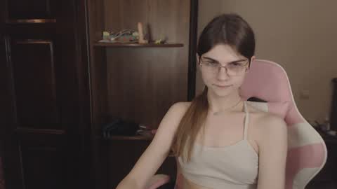 Snapshot of peralez_f chatting on December 23, 3:18 am Farida online show from December 23, 3:18 am