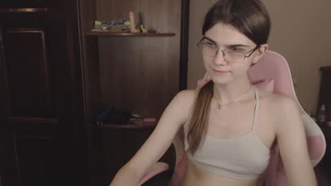 Snapshot of peralez_f chatting on December 25, 3:18 am Farida online show from December 25, 3:18 am