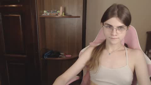 Snapshot of peralez_f chatting on December 27, 3:31 am Farida online show from December 27, 3:31 am