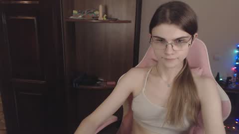 Snapshot of peralez_f chatting on January 5, 12:52 am Farida online show from January 5, 12:52 am