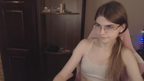 Snapshot of peralez_f chatting on January 9, 6:38 am Farida online show from January 9, 6:38 am