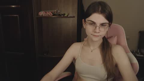 Snapshot of peralez_f chatting on February 10, 12:08 am Farida online show from February 10, 12:08 am