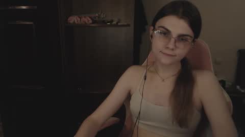 Snapshot of peralez_f chatting on February 15, 12:48 am Farida online show from February 15, 12:48 am