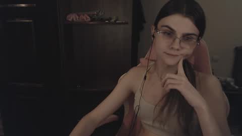 Snapshot of peralez_f chatting on February 16, 4:31 am Farida online show from February 16, 4:31 am