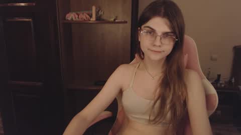 Snapshot of peralez_f chatting on March 9, 8:42 pm Farida online show from March 9, 8:42 pm