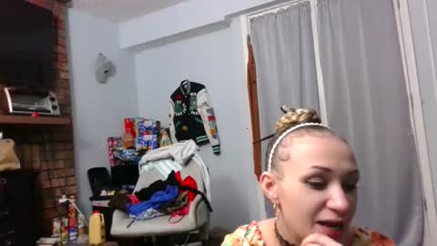 Snapshot of perfectly222peachy chatting on May 4, 10:55 am perfectly222peachy online show from May 4, 10:55 am