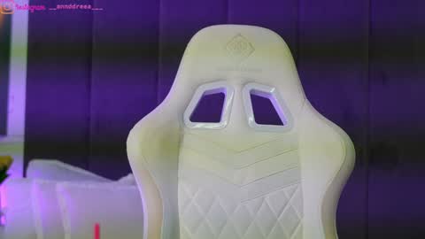 Dee online show from December 16, 4:12 pm